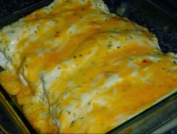 Can I substitute frozen vegetables for the fresh vegetables? The Veggie Loaded Rotisserie Chicken Casserole is exactly what your dinner menu rotation needs! Family friendly, low-carb, and seriously packed with vegetables.